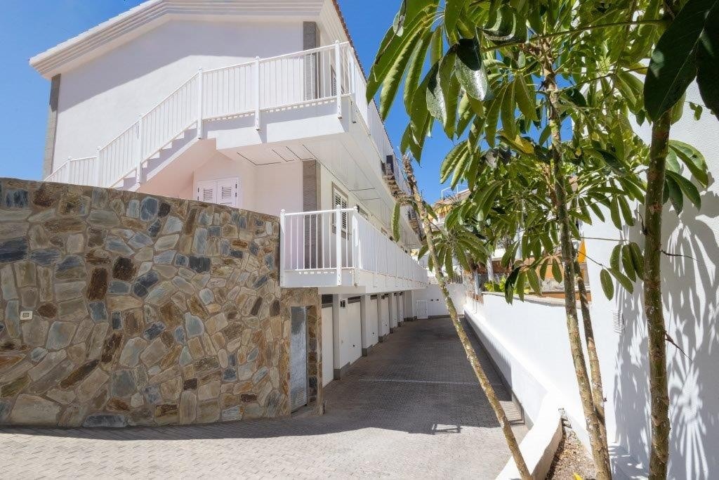 Nedkjørsel til leilighetens garasje Galleribilde