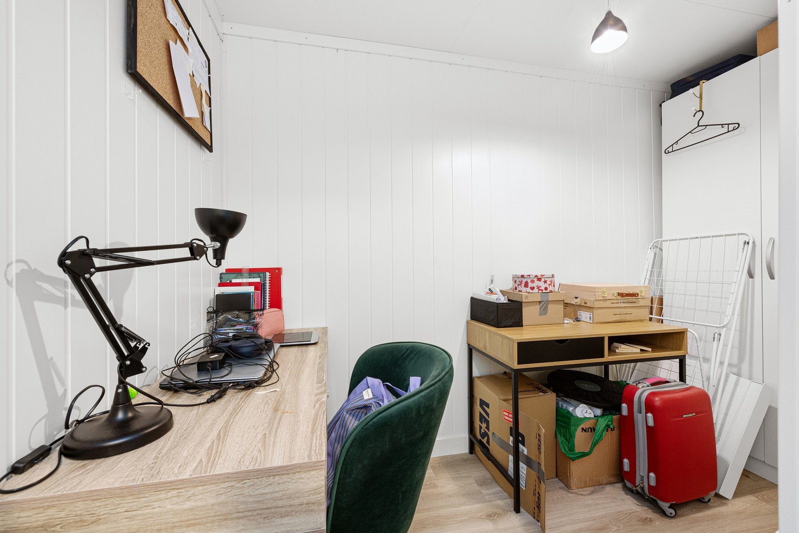 Bod i sokkelleilighet. Galleribilde