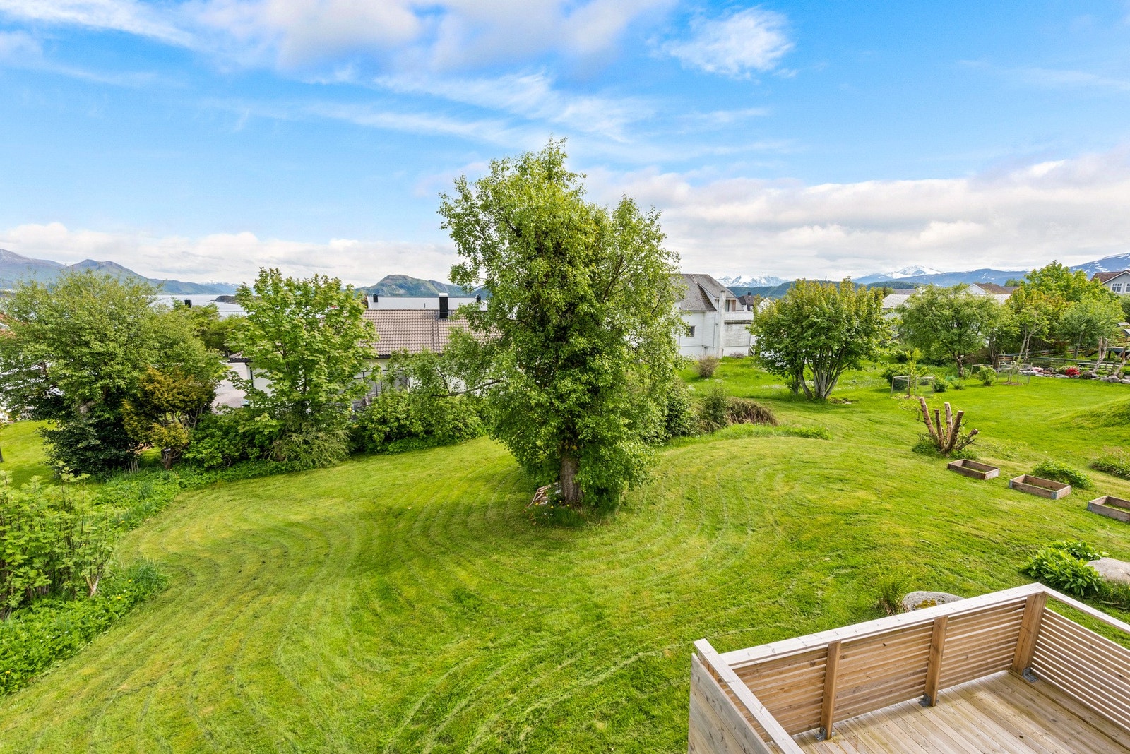 Pent opparbeidet tomt på 1096 m². Galleribilde