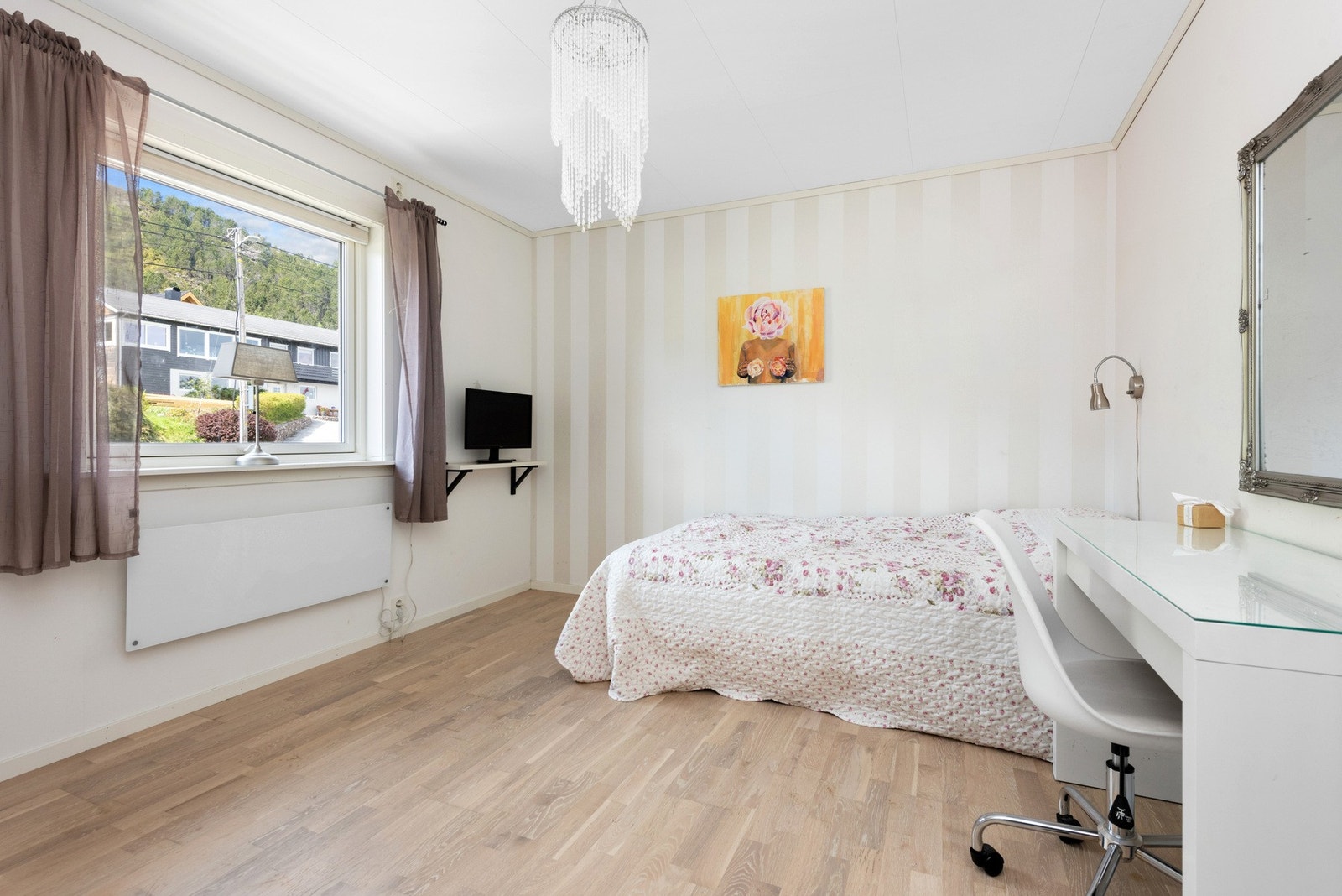 Soverom nr 1 i 1.etg er av god størrelse. Galleribilde
