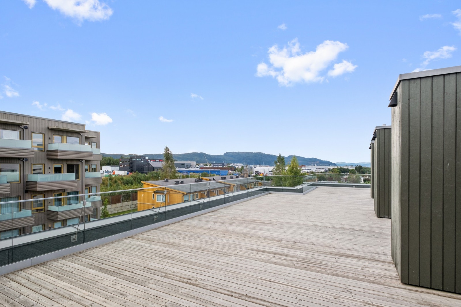 Det er felles takterrasse som er disponibel for alle beboere. Galleribilde