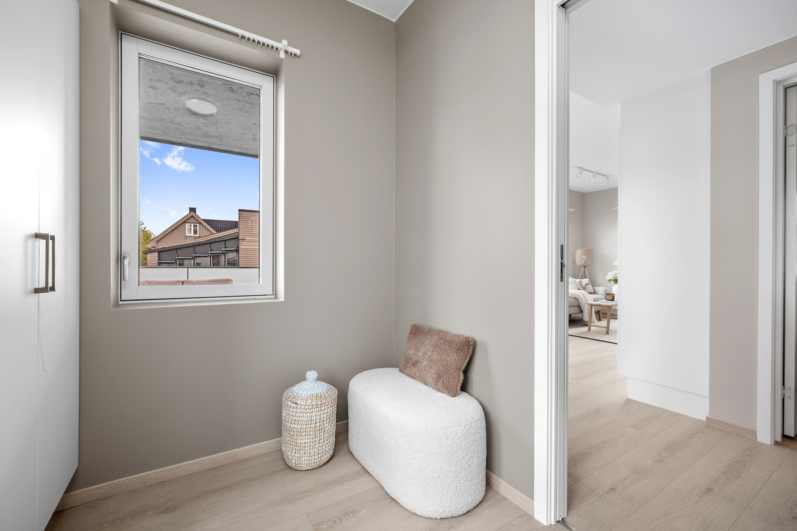 God lagringsplass i garderobeskap. Galleribilde