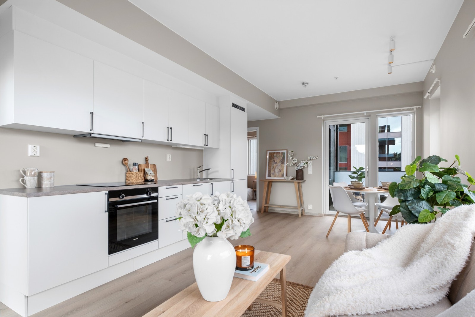 Romslig stue på 23,6m². Galleribilde