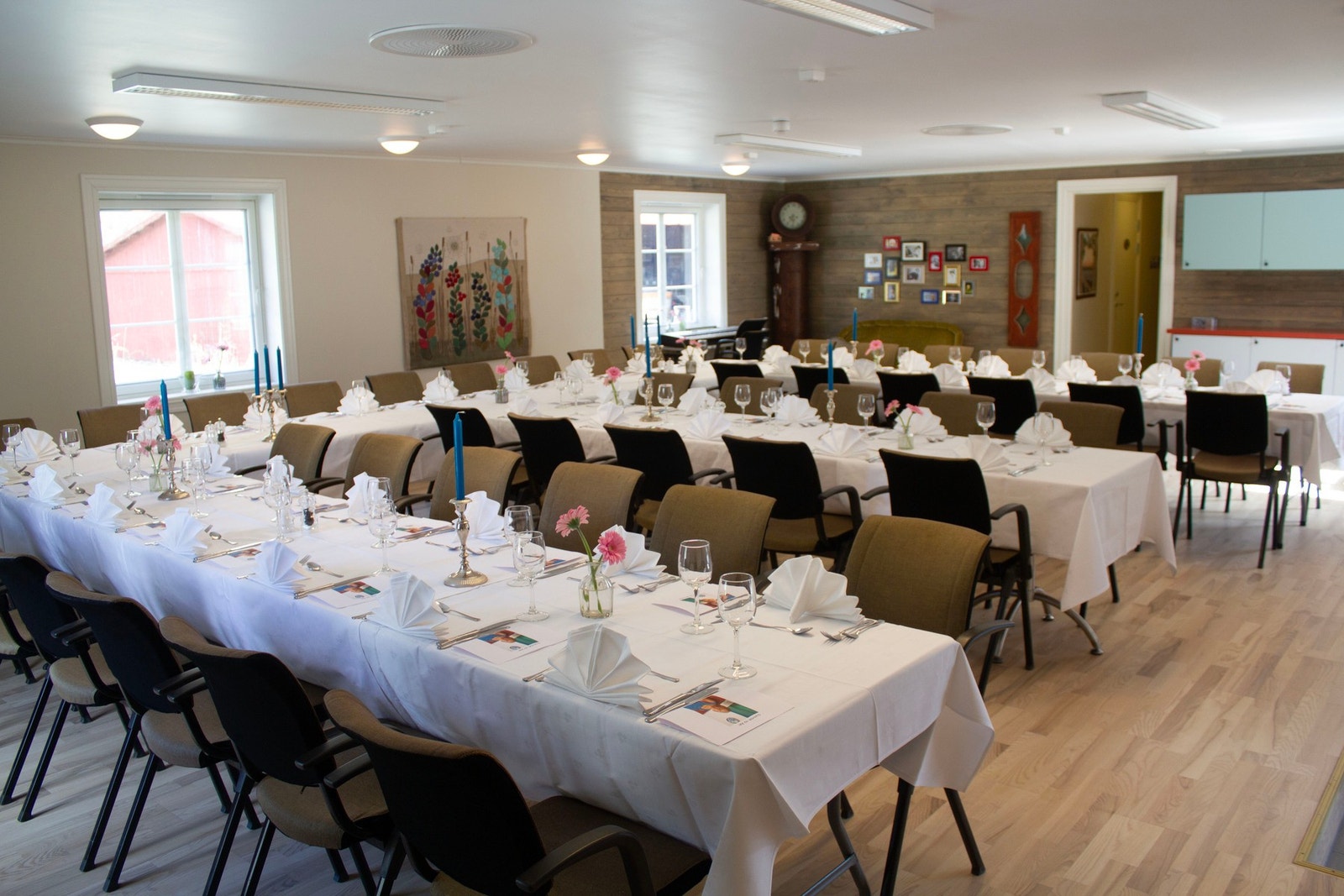 Konferanserommet kan lett ommøbleres til oppdekking for festlige arrangement. Galleribilde