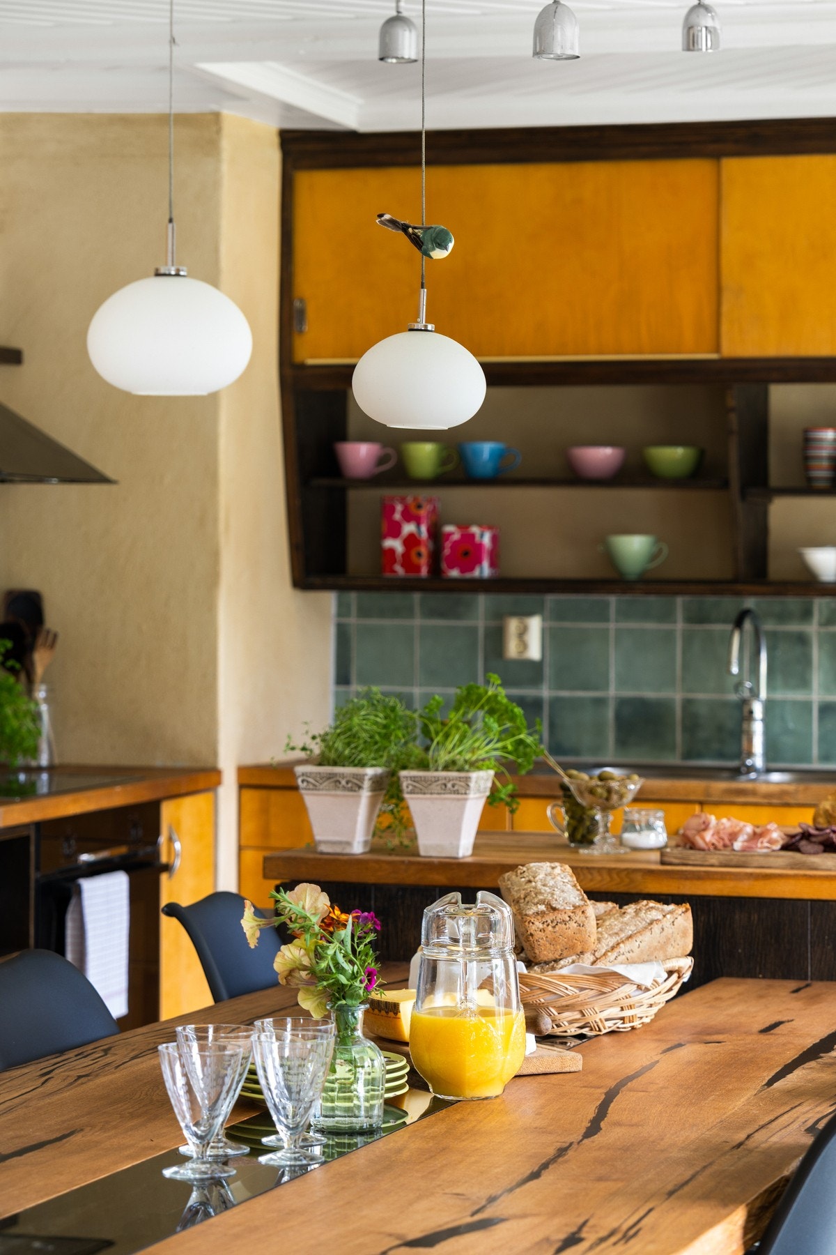 Kjøkkeninnredningen er bygd på stedet på 1950-tallet. Galleribilde