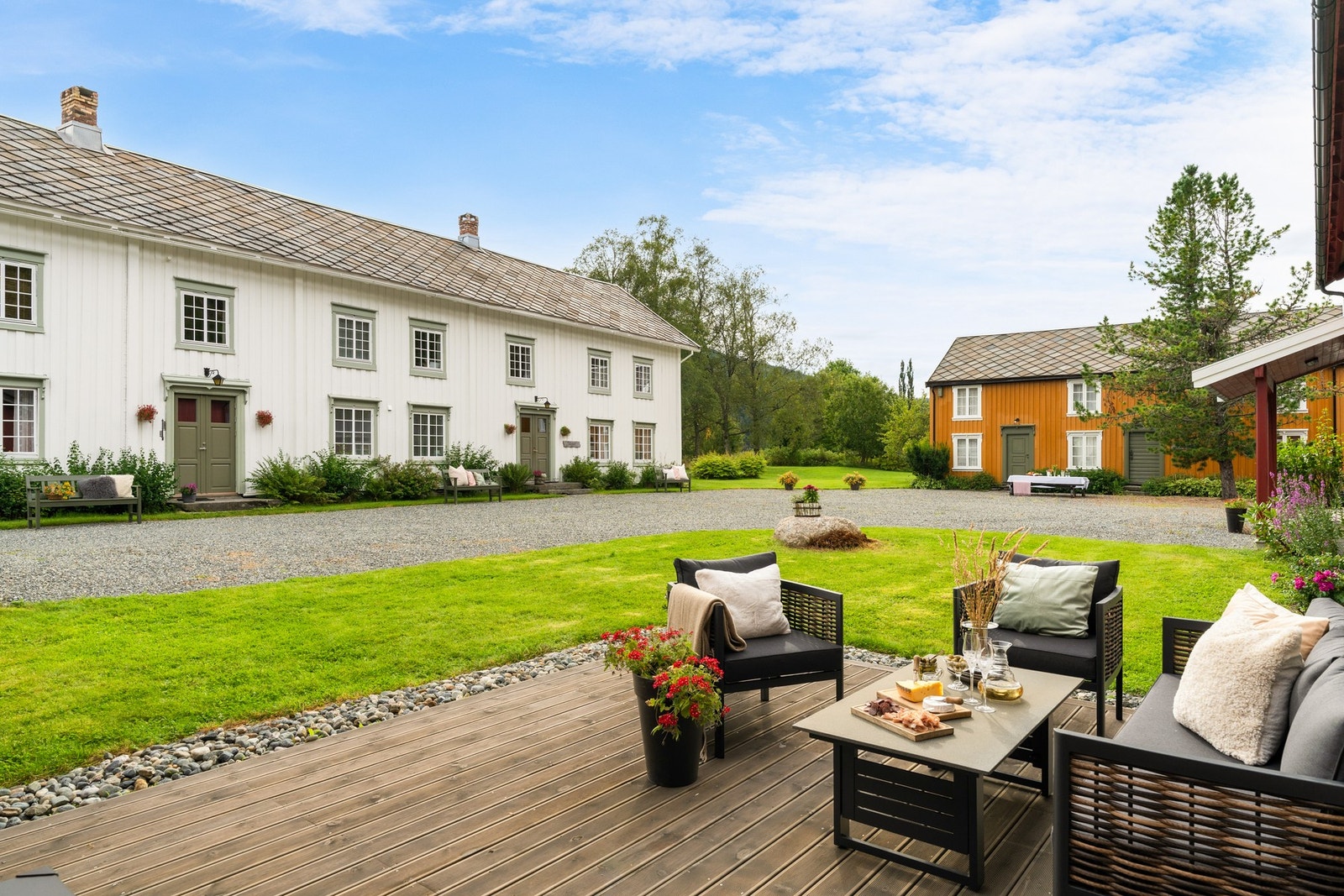 Gammel lokal skifer holder fortsatt takene tette. Galleribilde