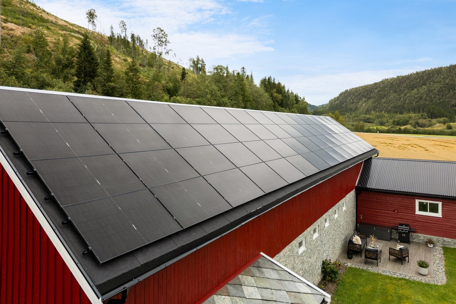 Nytt solcelleanlegg som årlig leverer 25.000 kWt. Galleribilde