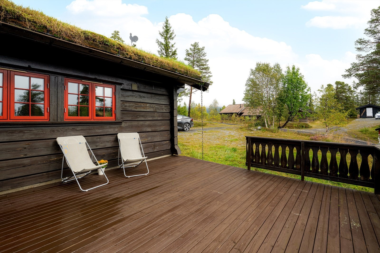 Eiendommen er omkranset av vakkert naturlandskap, fin utsikt og gode solforhold. Galleribilde