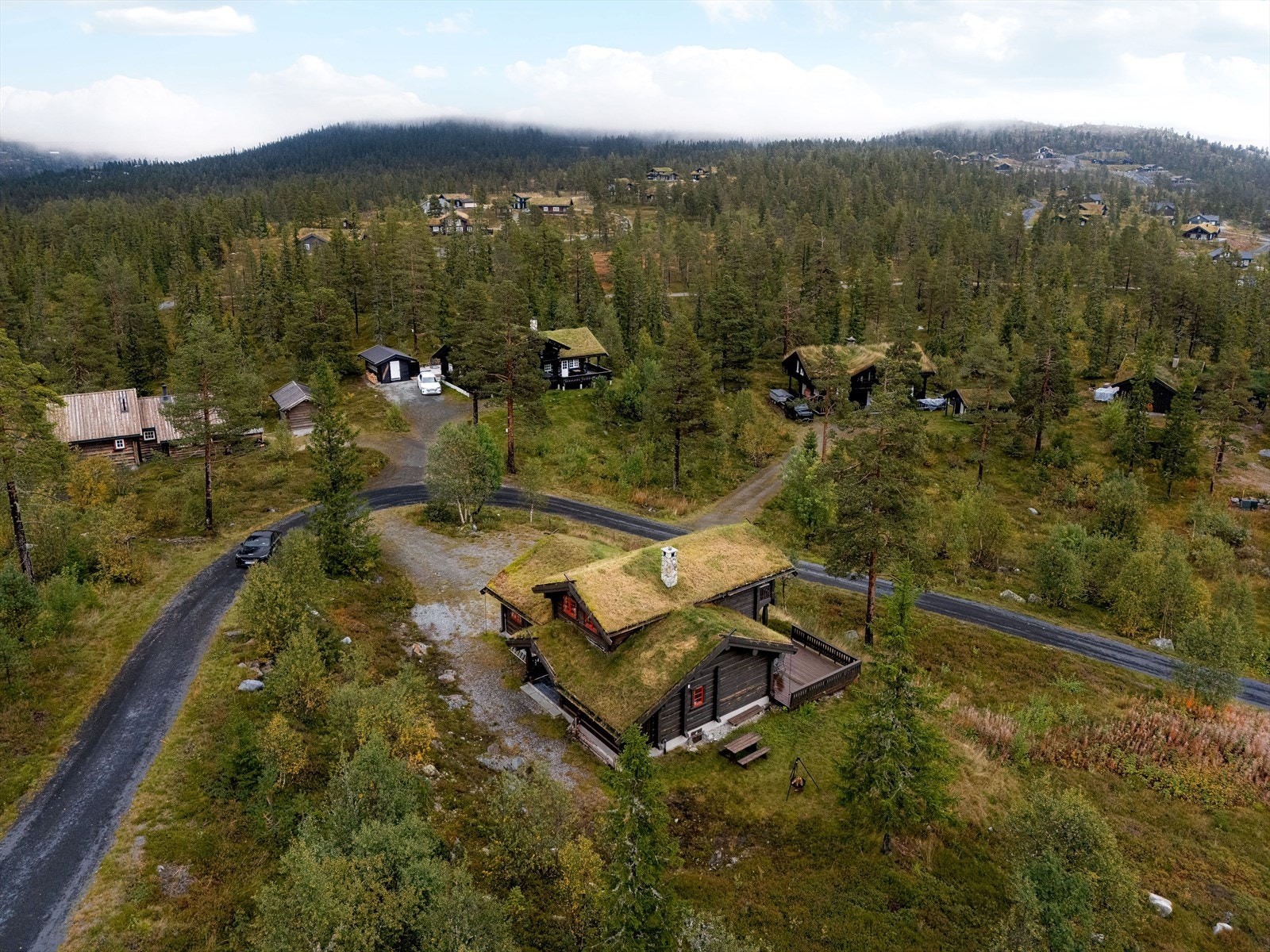 Oppkjørte løyper like utenfor hyttedøra gir mulighet for både korte og lengre skiturer, og du kommer raskt opp på snaufjellet. Galleribilde