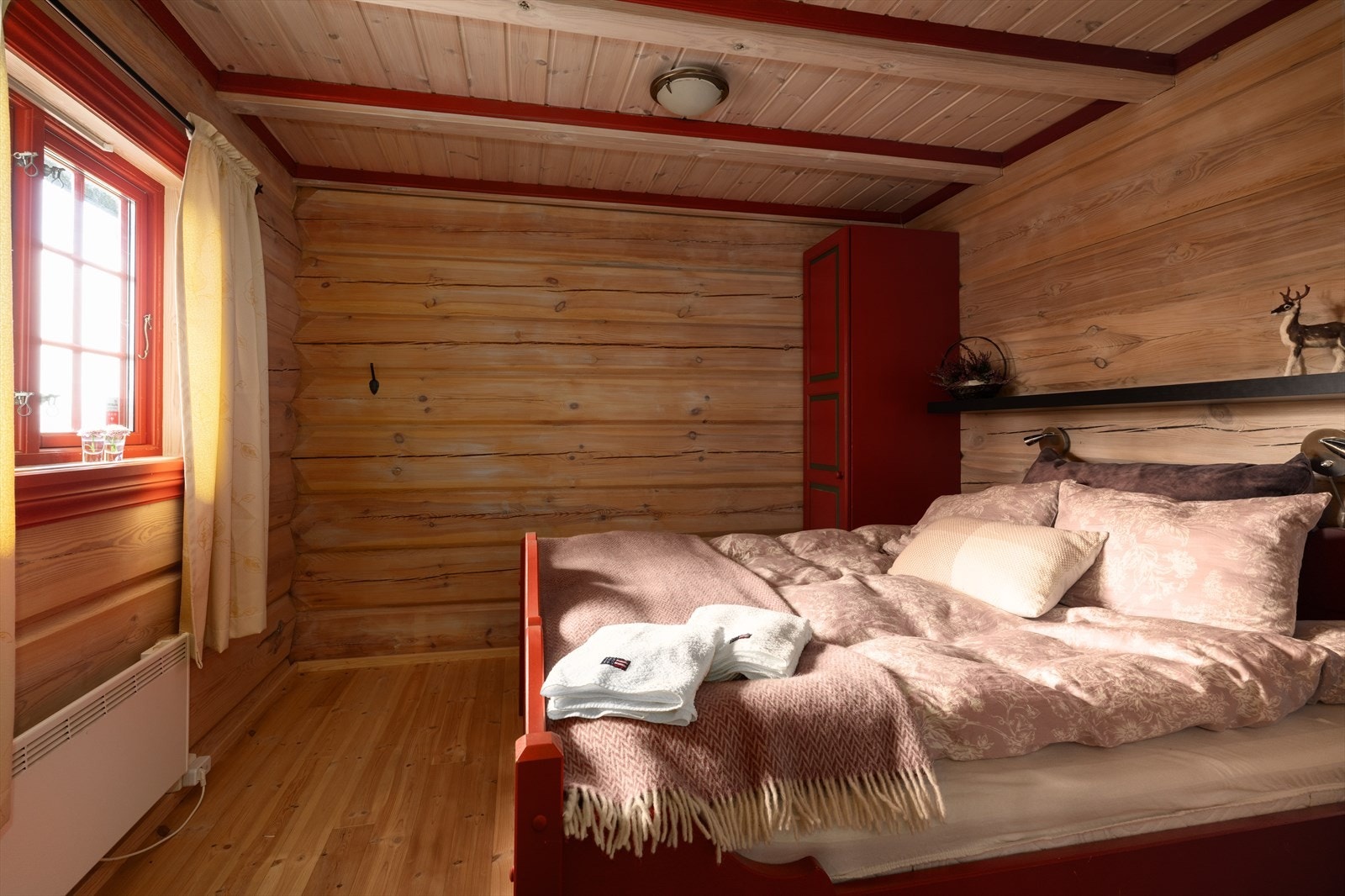 To av soverommene er innredet med dobbeltseng, og ett med familiekøye. Galleribilde