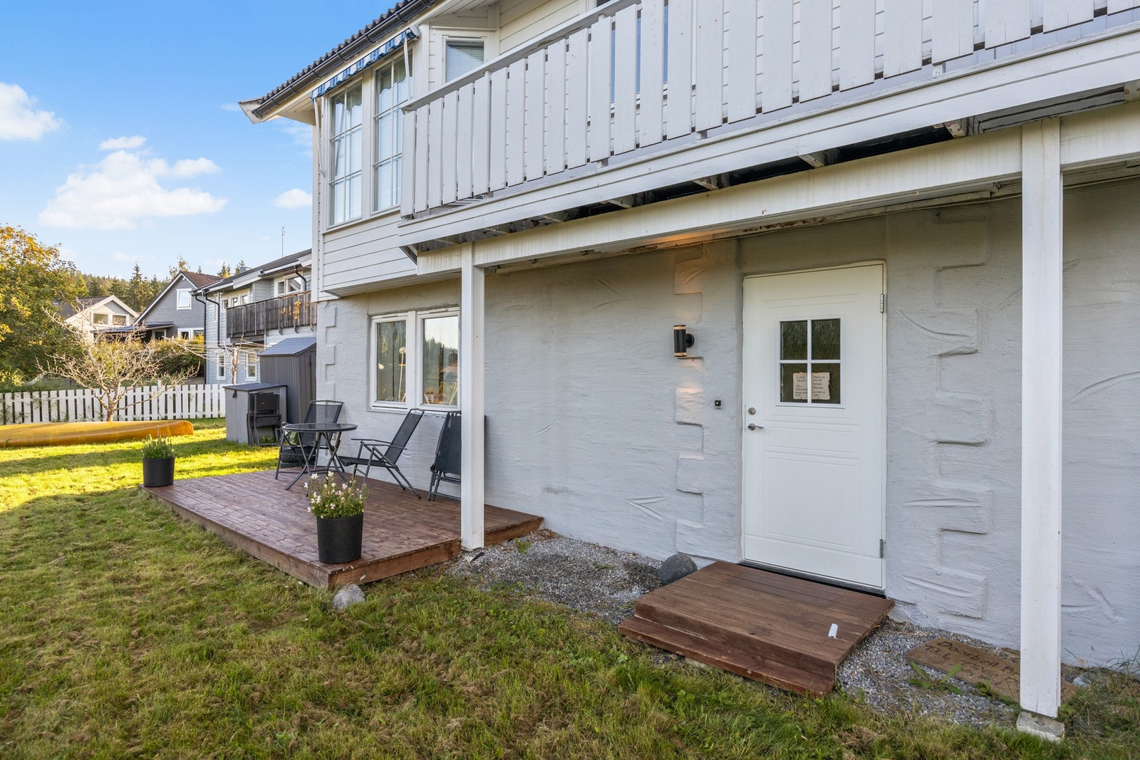 Separat inngangsparti for hybel og leilighet Galleribilde