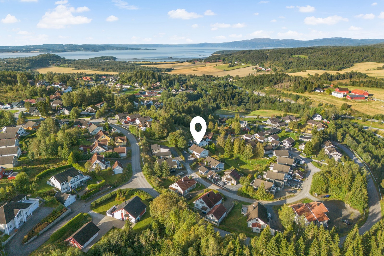 Kort veg til skoler, barnehager og idrettsbaner på Egge, samt Steinkjer skistadion og opparbeidet turterreng på Byafjellet. Galleribilde