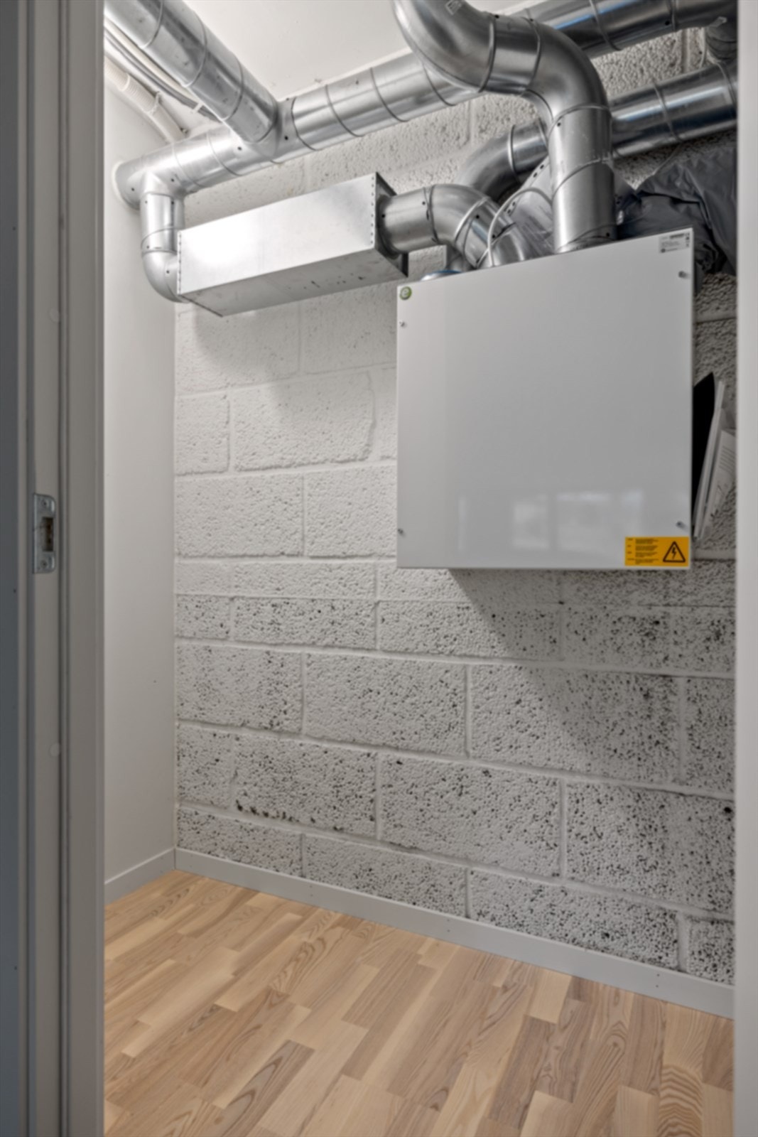 Teknisk rom med ventilasjonsanlegg Galleribilde