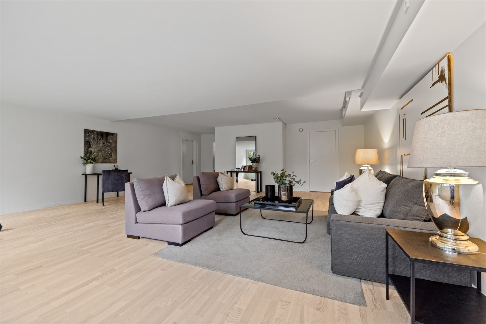 Døren rett frem er inn til teknisk rom Galleribilde