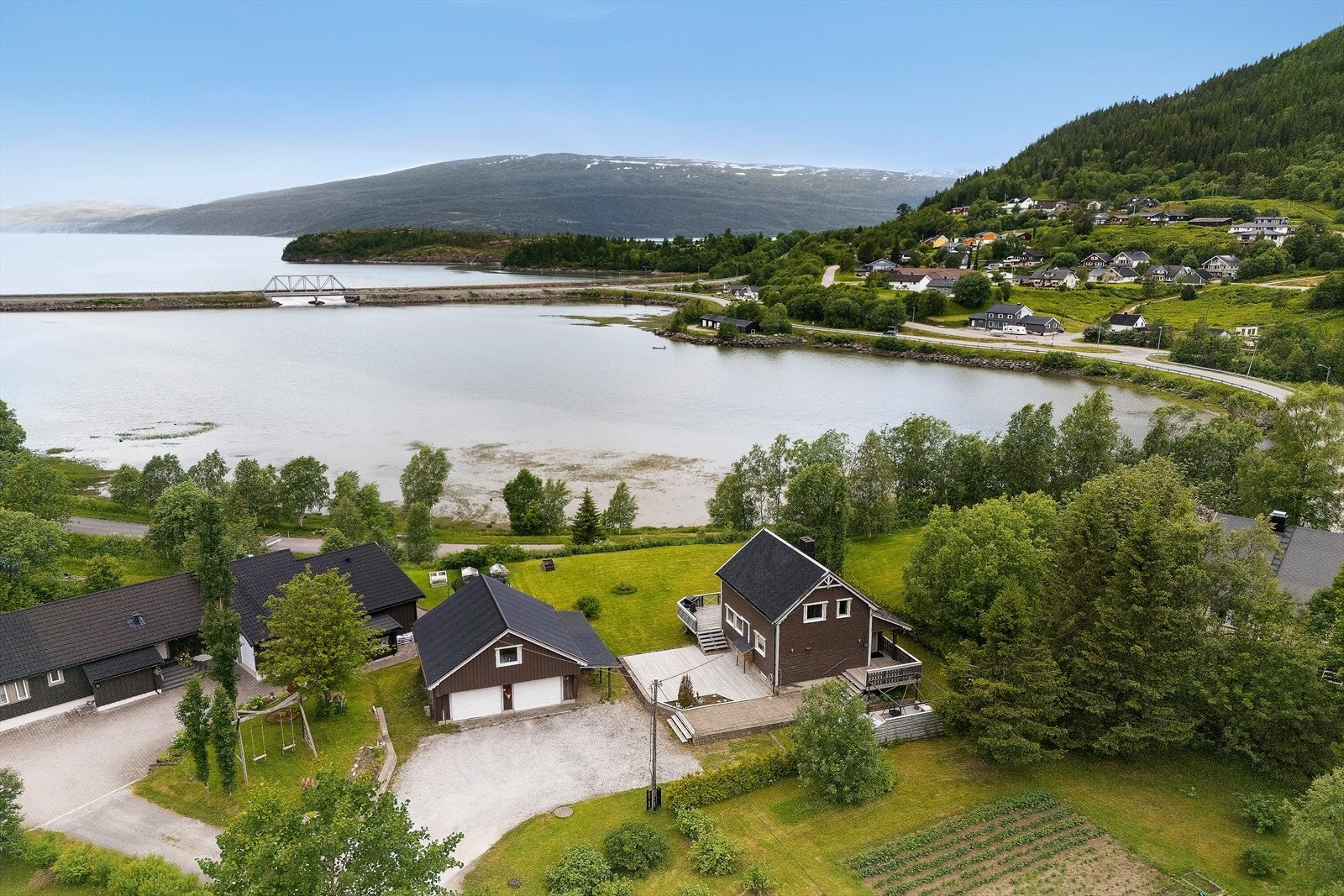 REDE Eiendomsmegling ved Kristine Langfjell ønsker velkommen til Mølnhusmarka 12. Galleribilde