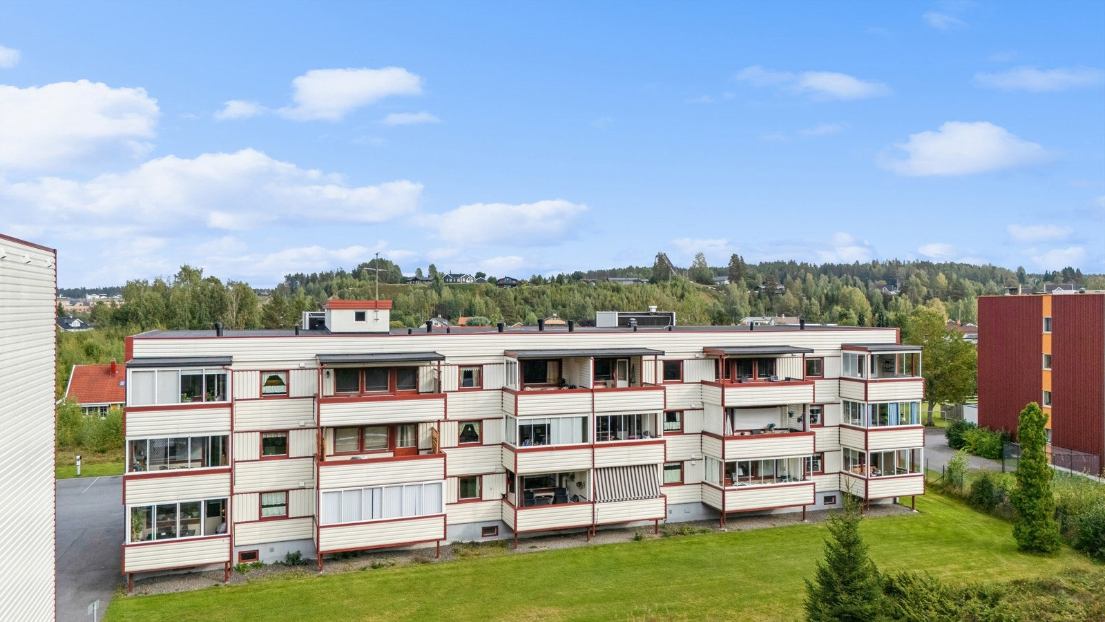 Her bor du med nærhet til både Elverum sentrum og flotte turområder. Kort avstand til populær badeplass ved Sagtjernet. Galleribilde