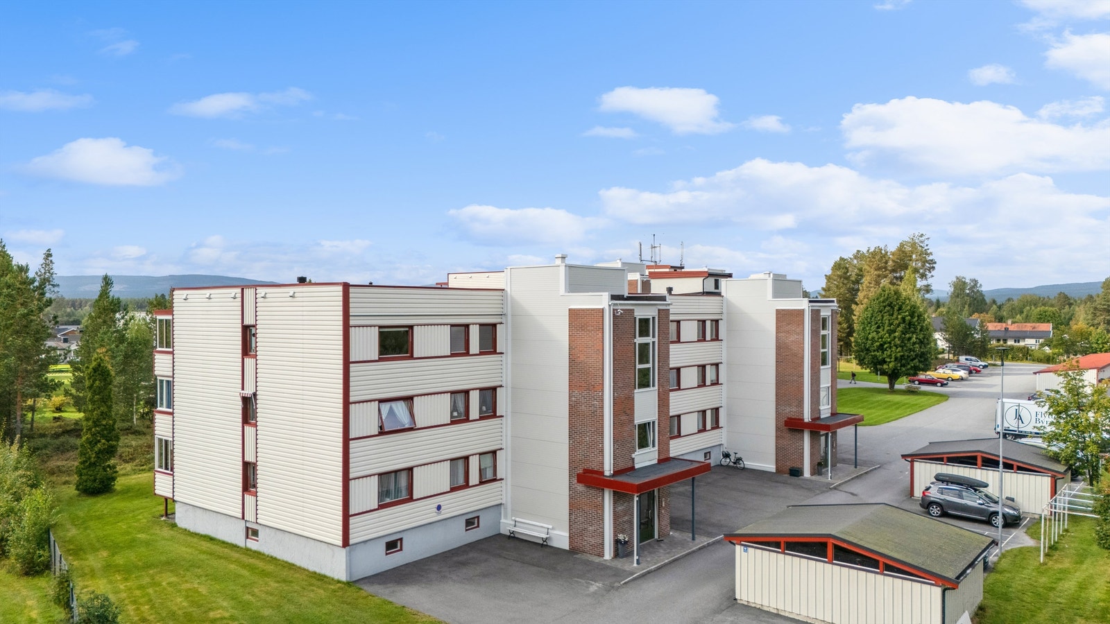 Leiligheten har en attraktiv beliggenhet i et rolig og veletablert boligområde på Nordleiret, med kort gangavstand til bysentrum og dets fasiliteter Galleribilde