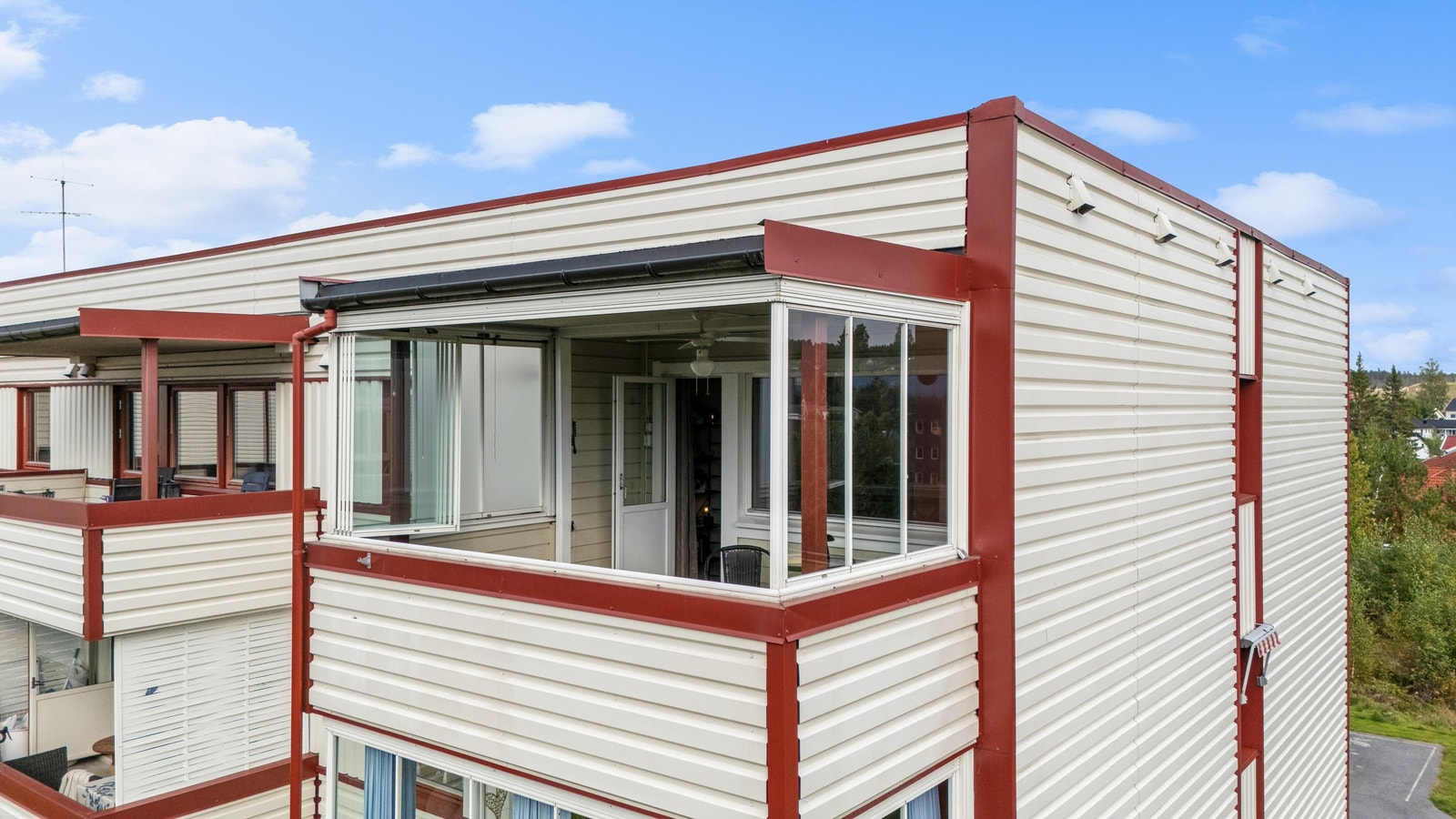 Leiligheten ligger i 3. etasje med en hyggelig, innglasset terrasse. Galleribilde