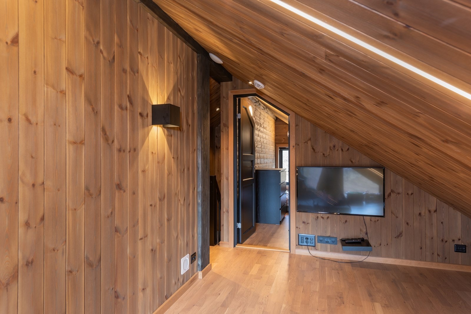 Hems har samlet gulvareal på 49 m2. Målbare arealer utgir 19 m2. Galleribilde