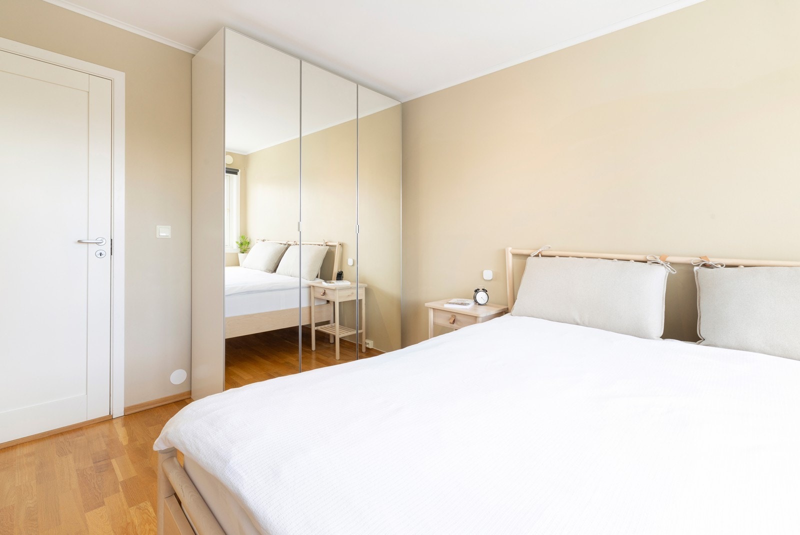 Garederobeløsning på hovedsoverom. Galleribilde