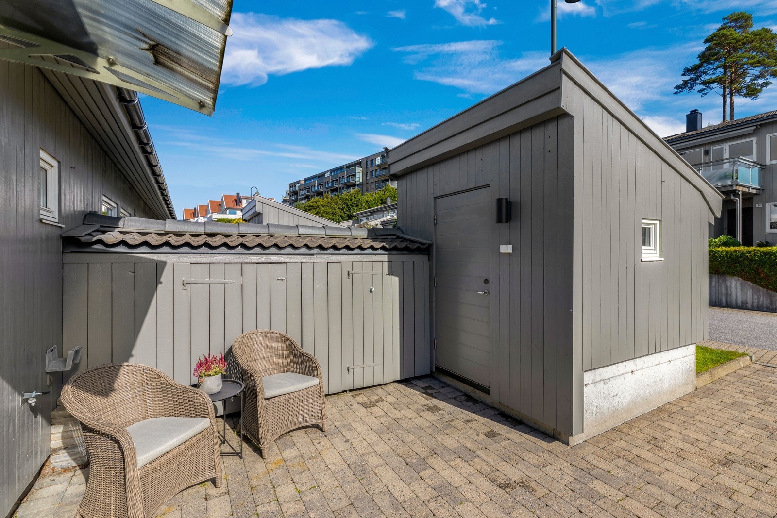 Her finner du utebod med strøm og et skjul/vedlag. Galleribilde
