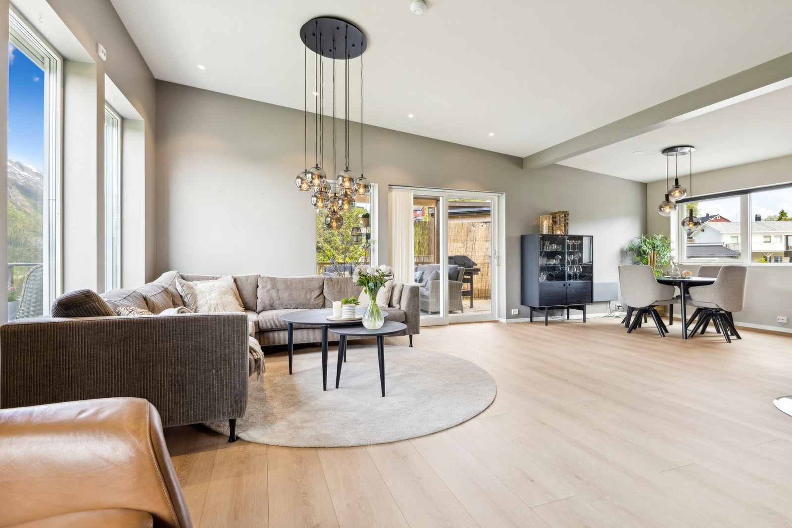 Velkommen til Skogsvegen 54A - en lys, tiltalende og moderne bolig i et nyetablert boligfelt. Galleribilde