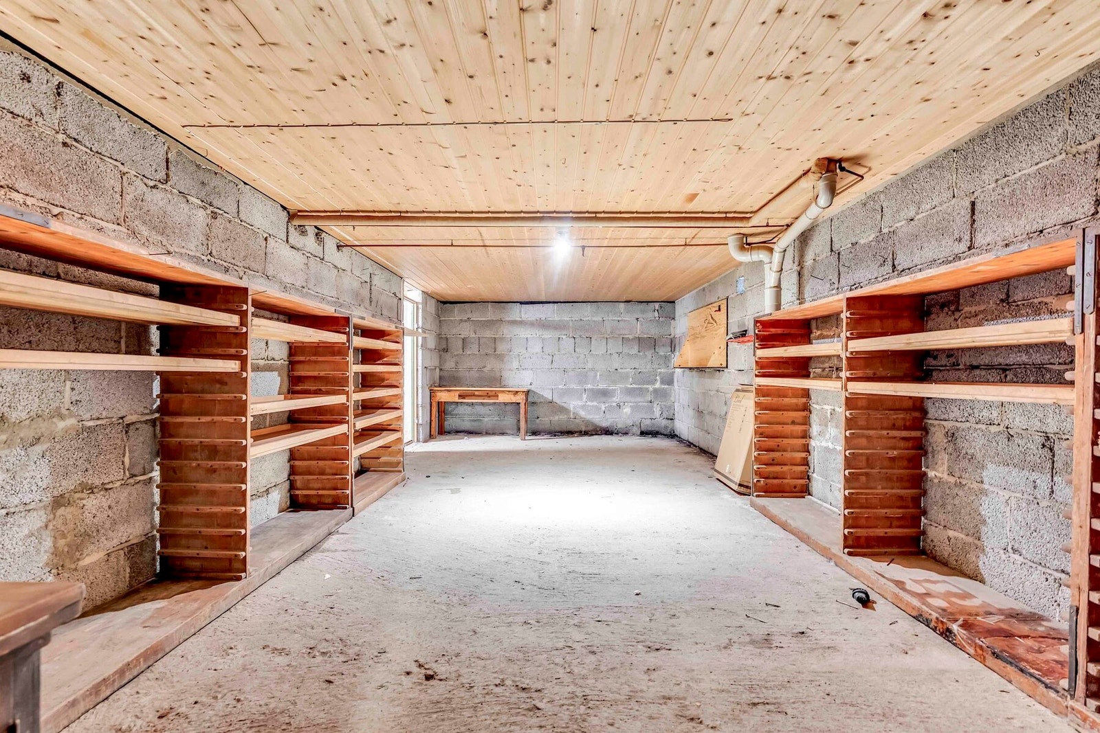 Store bodarealer er tilgjengelig i kjelleren Galleribilde