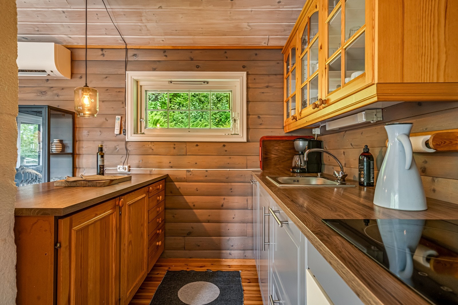 God benke- og skapplass. Galleribilde