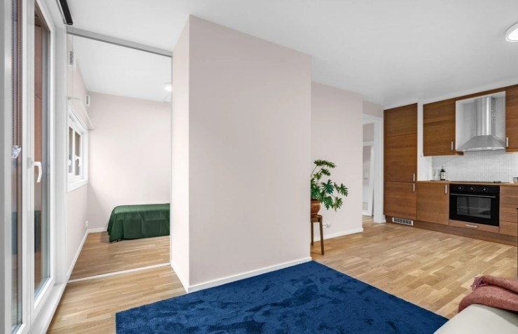 Stuen har en fransk balkong. Galleribilde