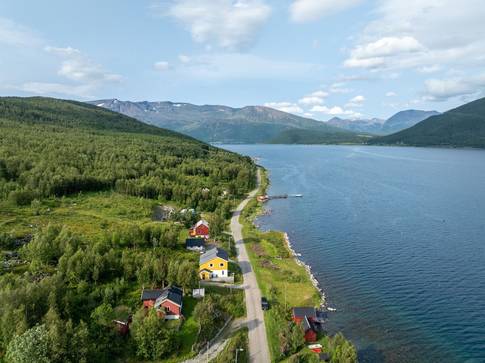 Nærhet til både fjord og fjell Galleribilde