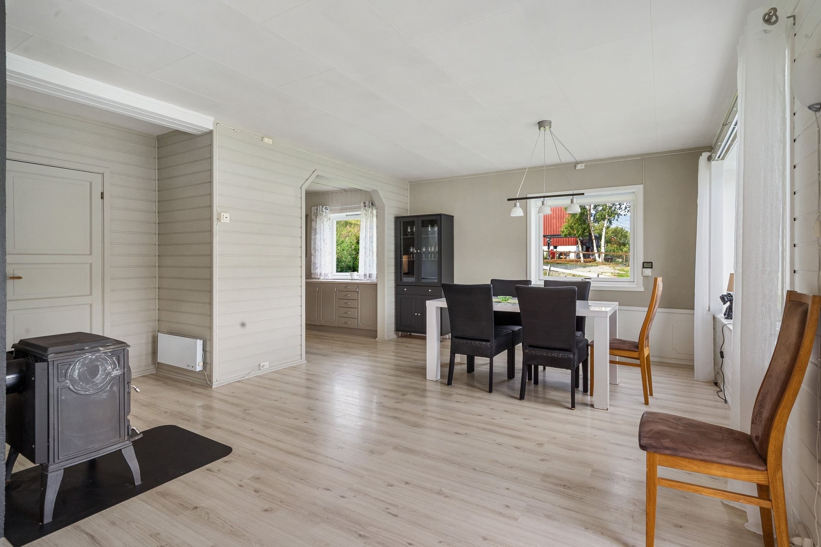 Åpen løsning mellom stue og spisestue Galleribilde