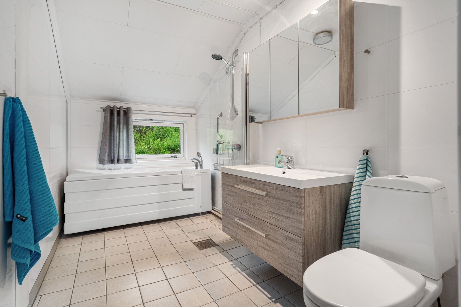 Bad i 2.etg. Varmekabler i gulv Galleribilde