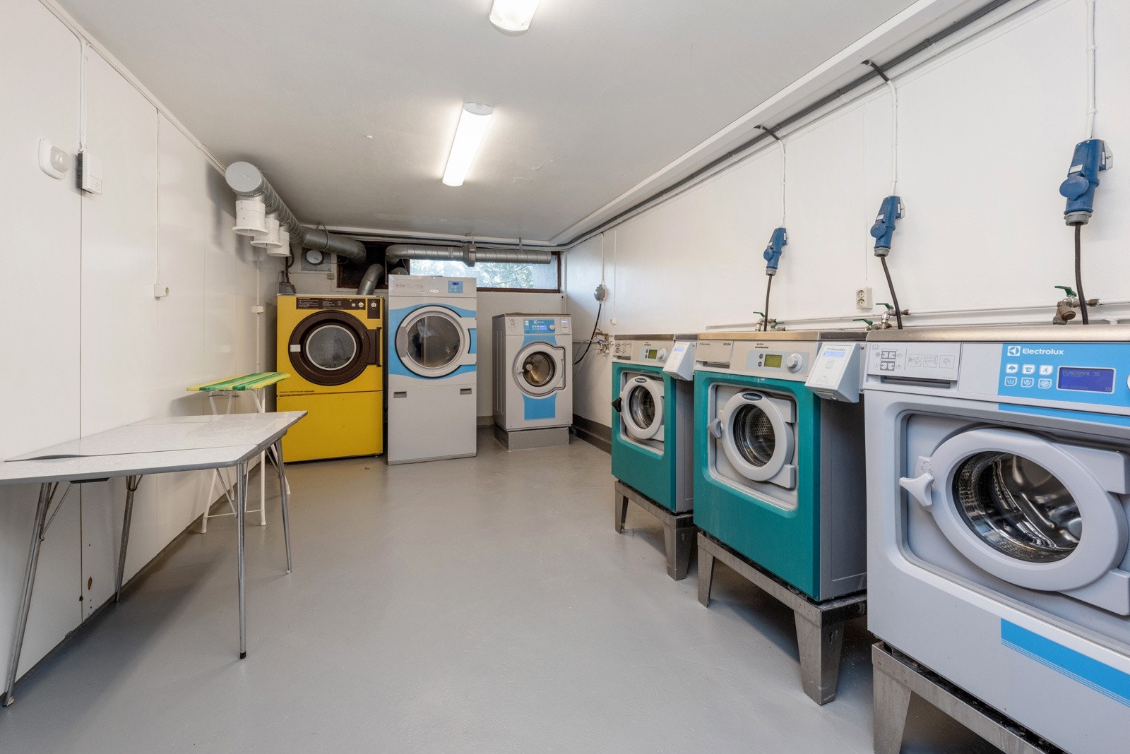 I kjelleretasjen er det 2 godt utstyrte fellesvaskeri Galleribilde