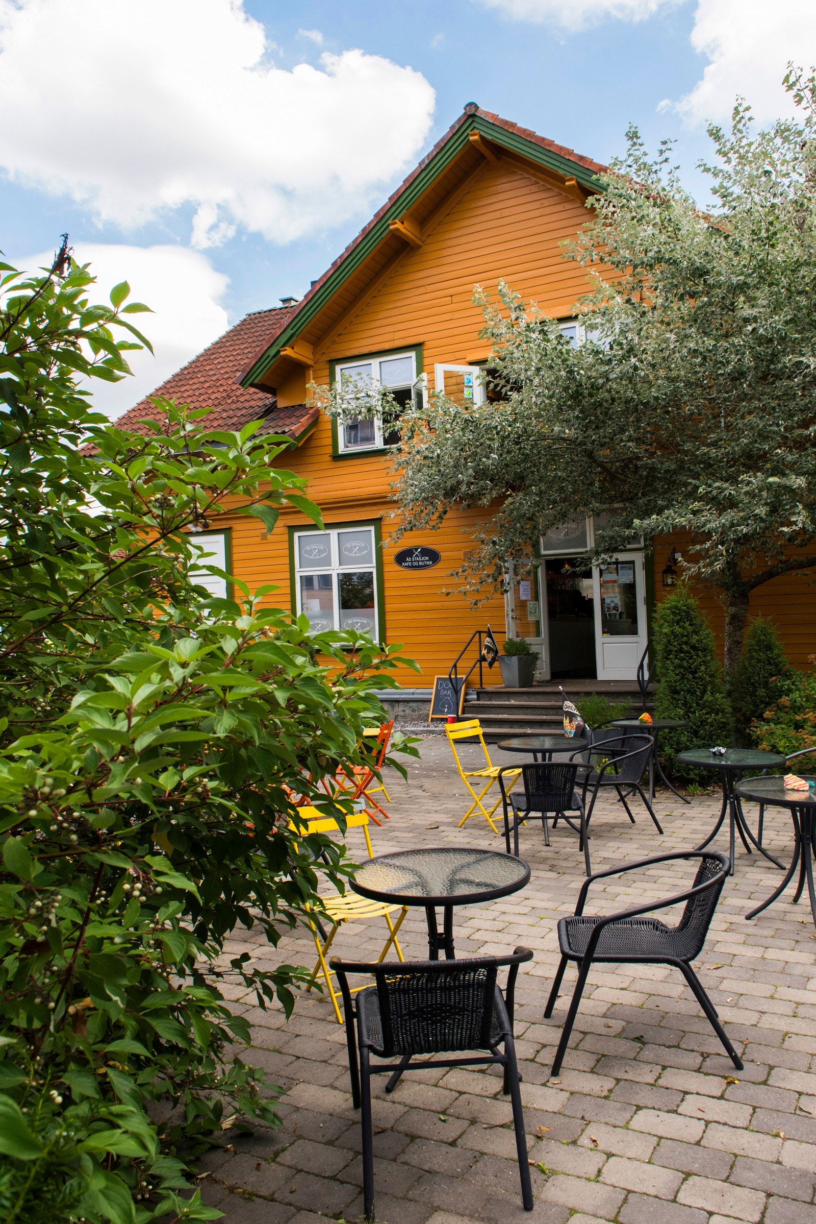 Hyggelig og populær statsjonskafé Galleribilde