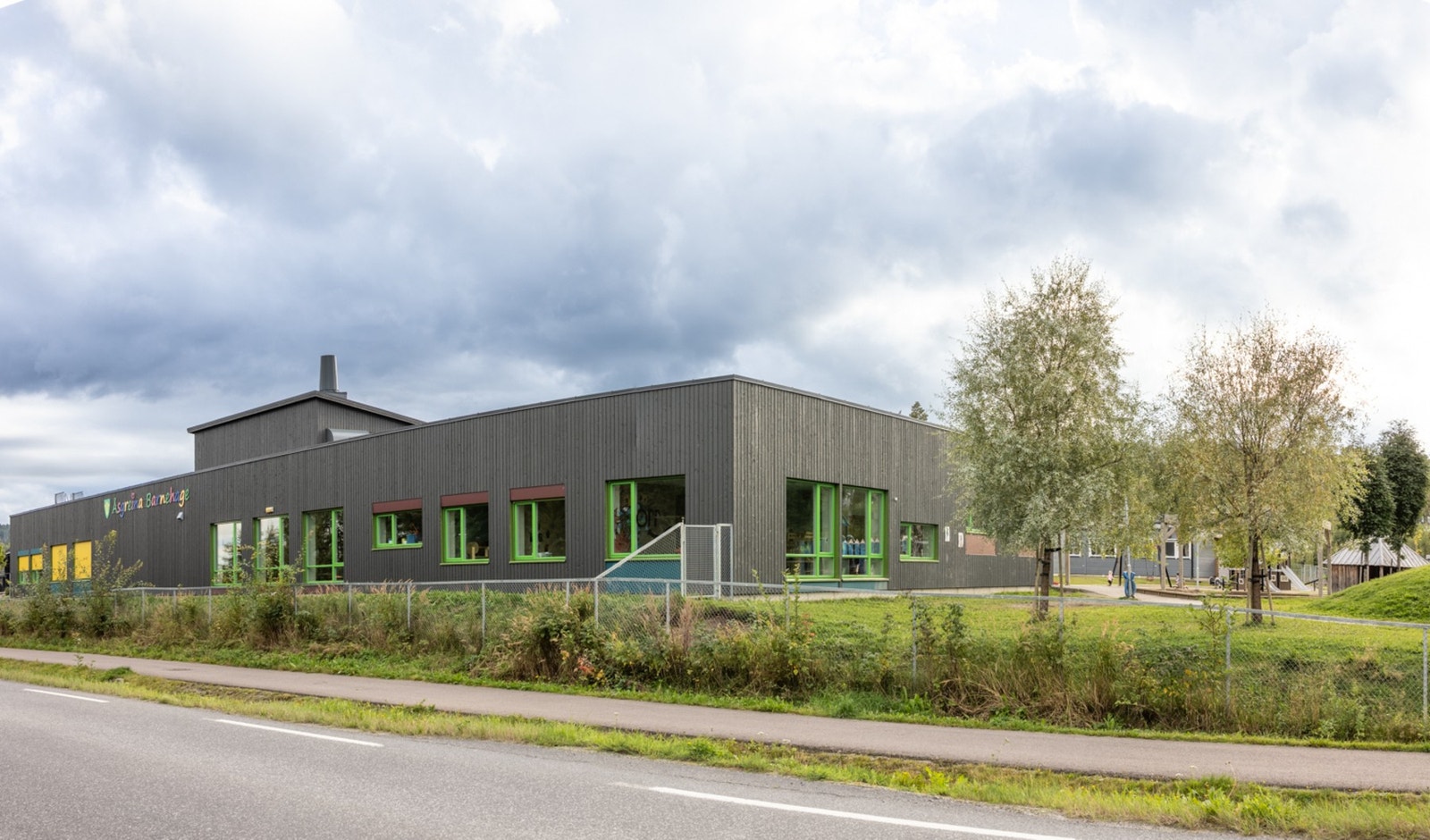 Barnehage 400 m fra huset tar ca. 5 minutter gange fra huset. Galleribilde