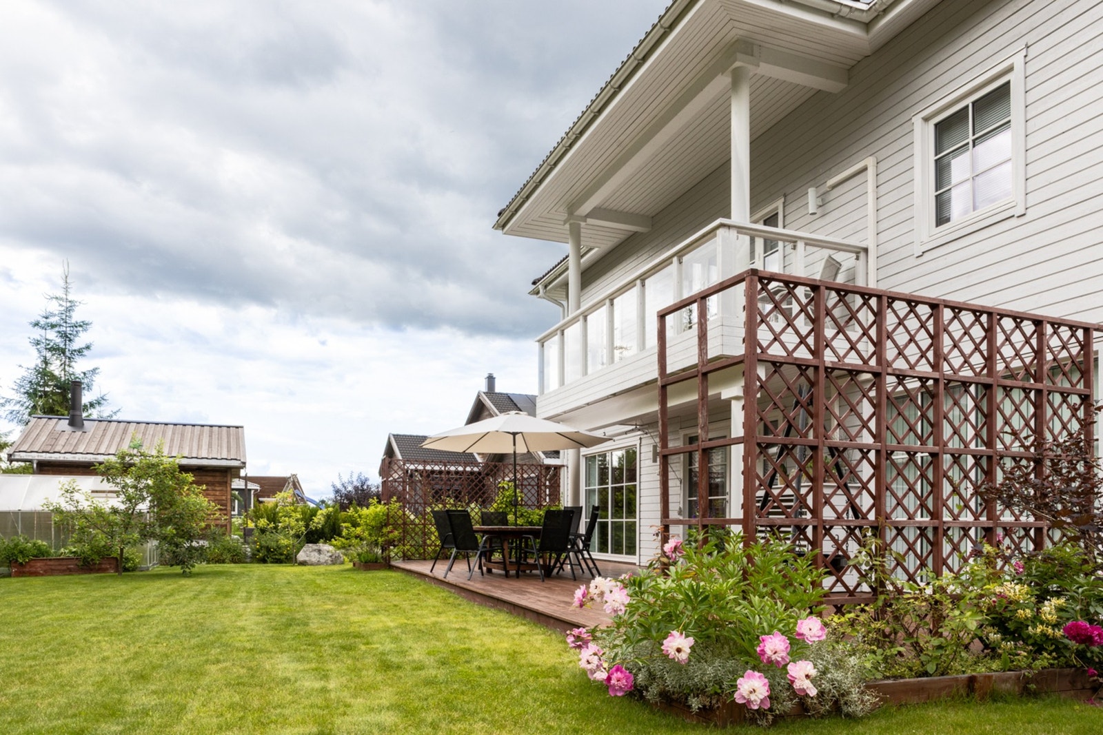 Tiltalende enebolig på 2 plan fra 2017 | Dobbeltgarasje | Terrasse & veranda | Barnevennlig område Galleribilde