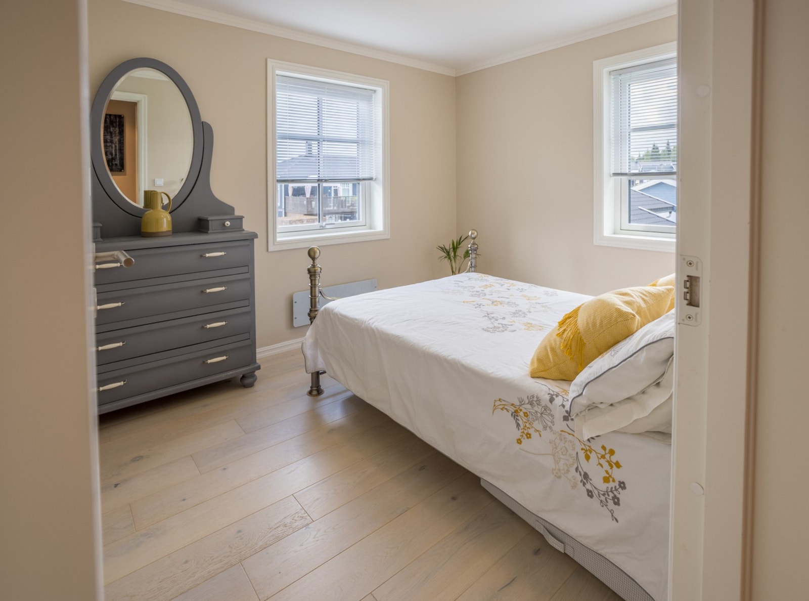 Soverom 3 er møblert med seng og kommode. Galleribilde