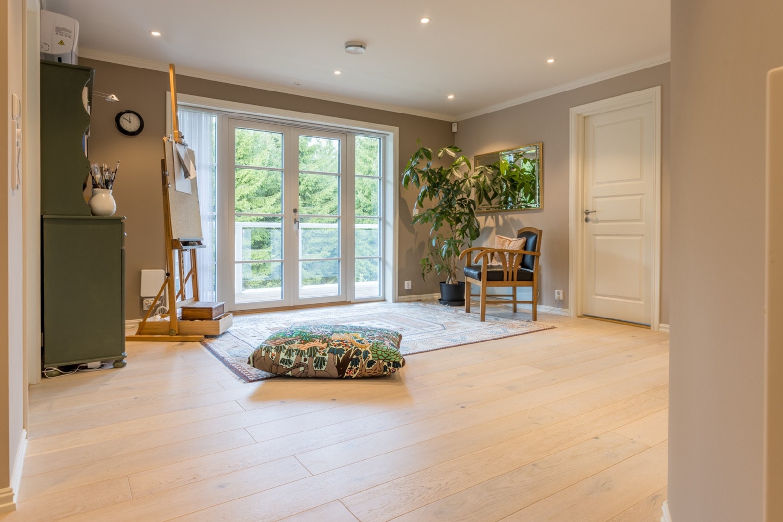 Her er det en ekstra stue passende som Tv-stue, lekeareal eller annet passende egne behov. Galleribilde