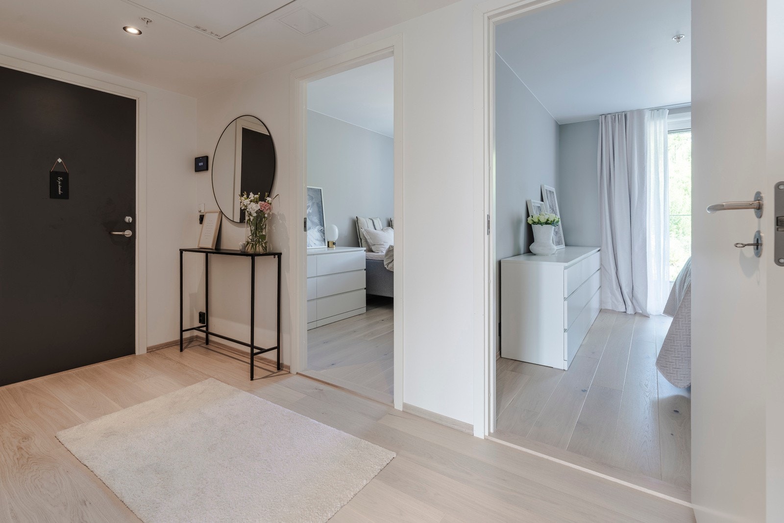 Du ønskes velkommen av en lys og hyggelig entré Galleribilde