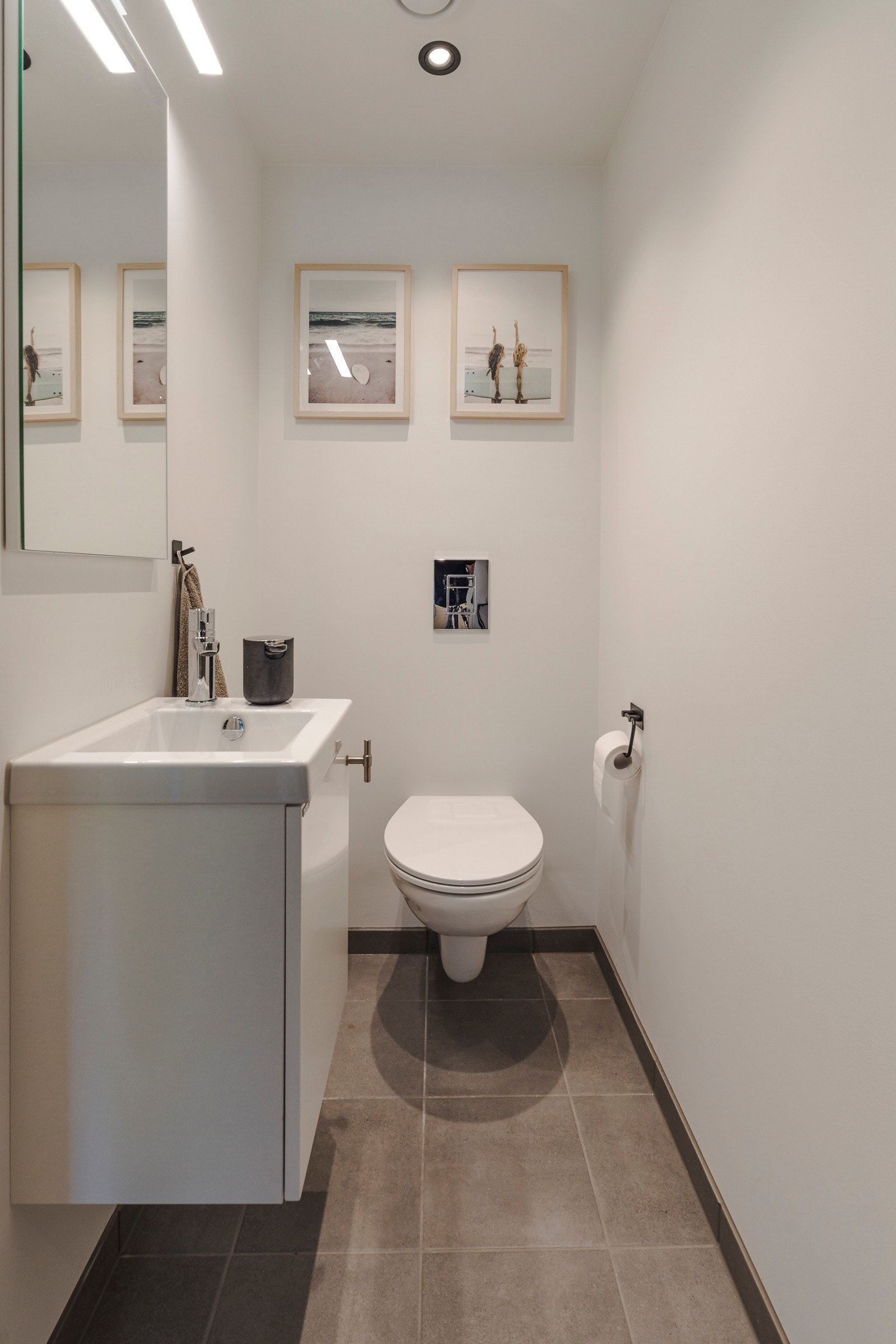 Praktisk separat wc med flislagt gulv. Galleribilde