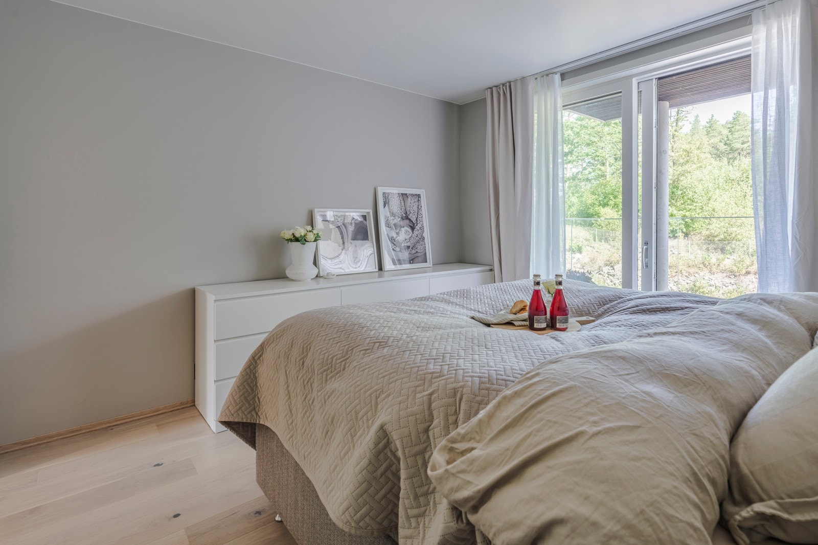 Fra soverommet er det utgang til en balkong på ca. 8 m². Galleribilde