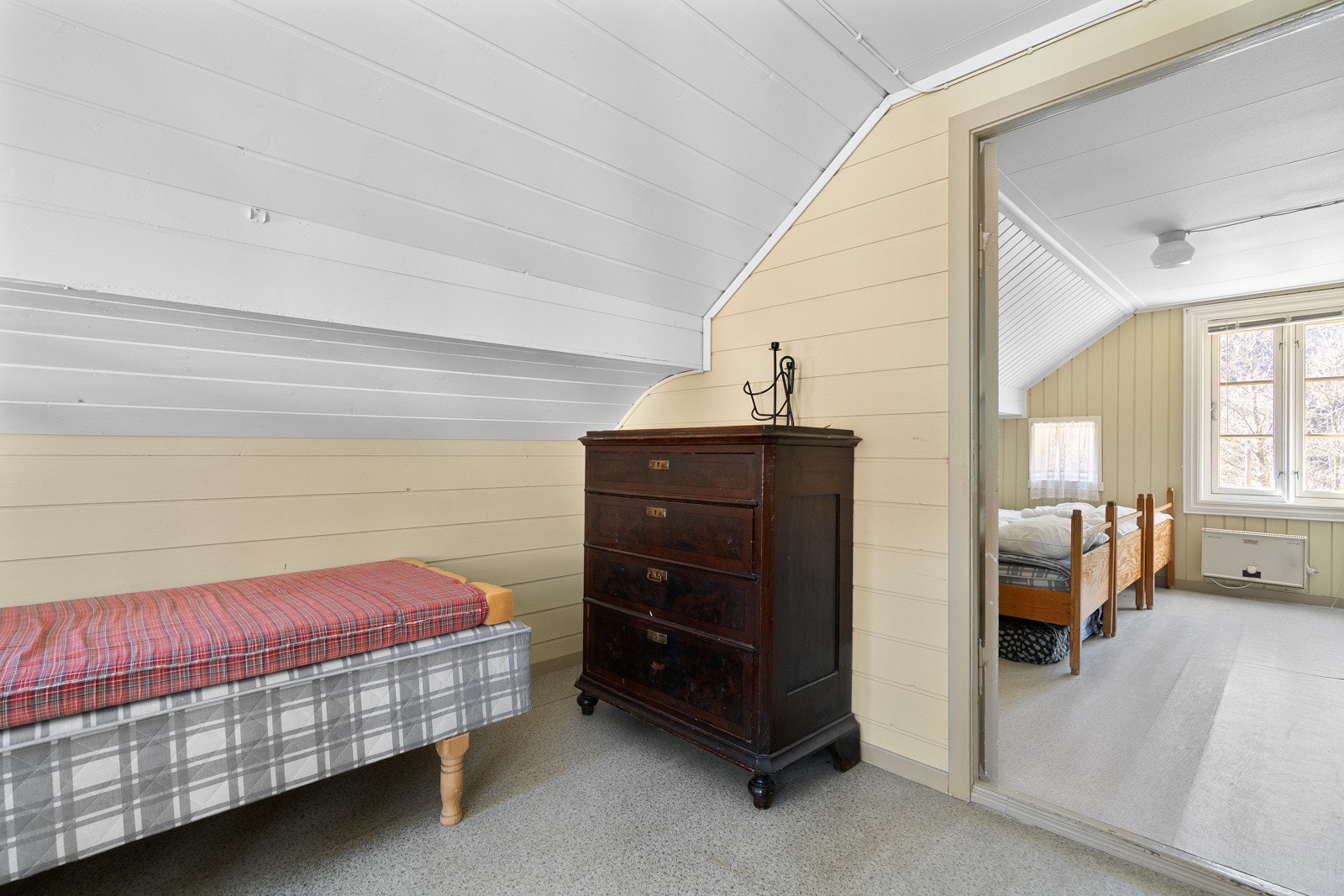 Gang med sovealkove. Galleribilde