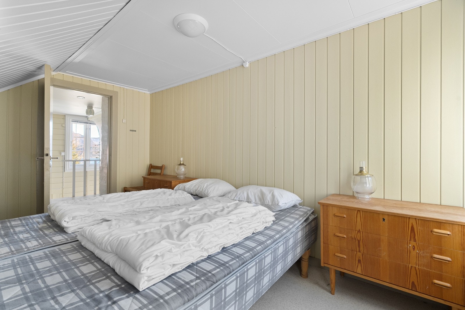 Soverom på loftet med god plass 2 Galleribilde