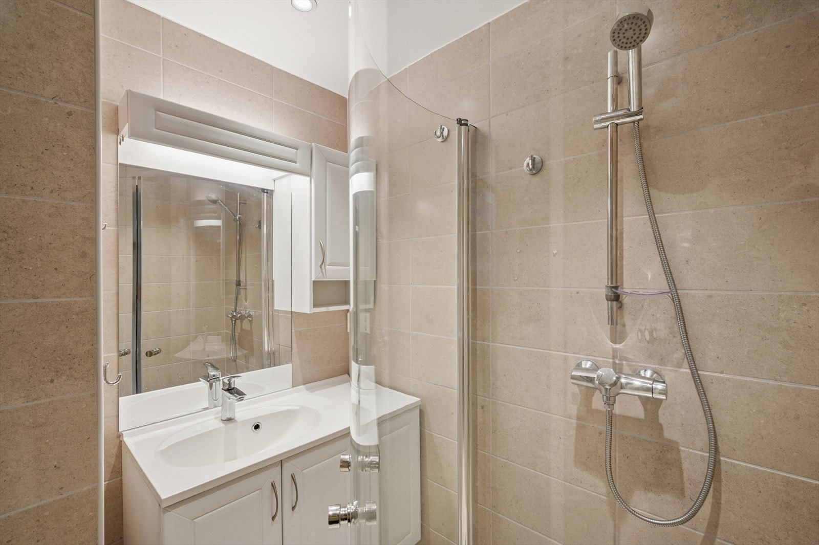 Det er behagelige varmekabler i gulv. Galleribilde