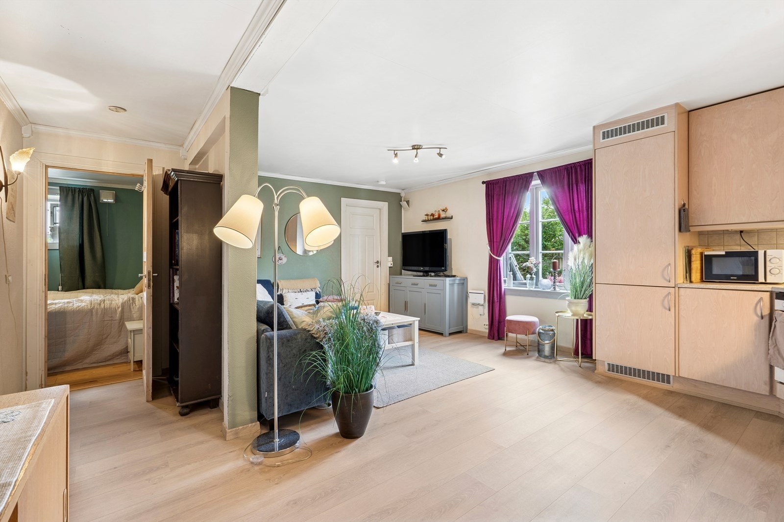 Strandgata 15C er en selveierleilighet fra 2007 med en gjennomgående standard og praktisk planløsning. Galleribilde