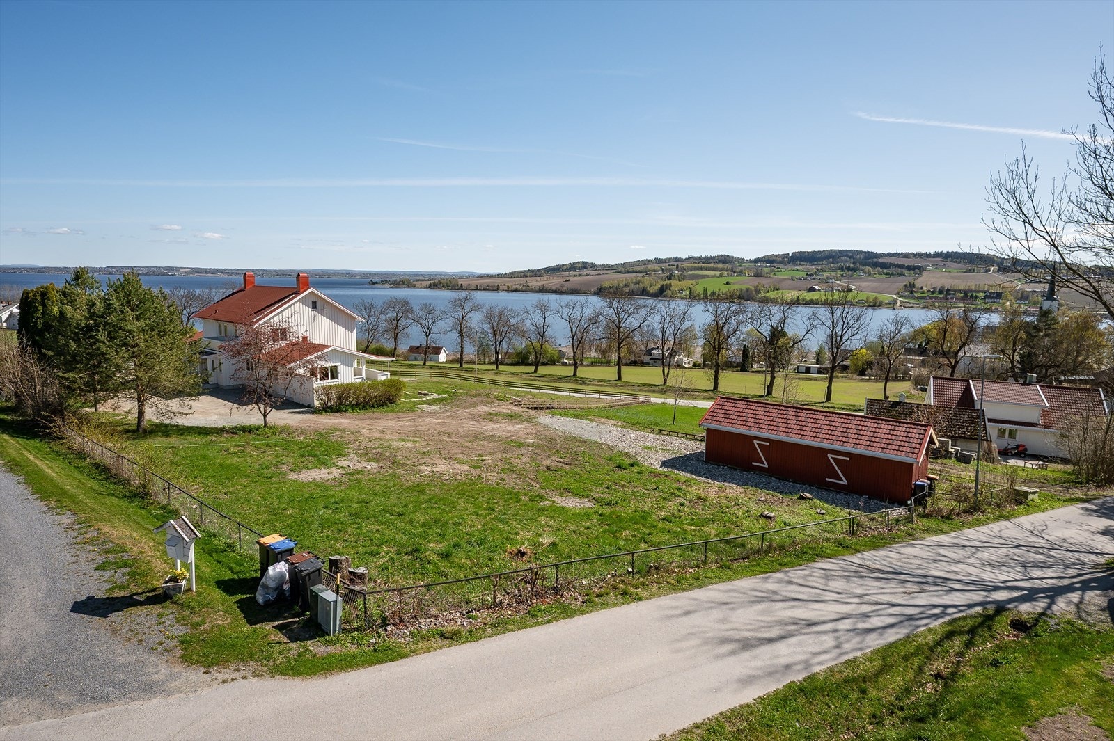 Fin boligtomt med nydlig utsikt. Galleribilde