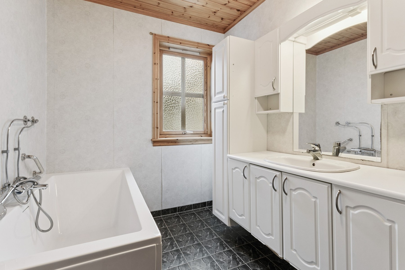 Bad i hovedetasjen. Galleribilde