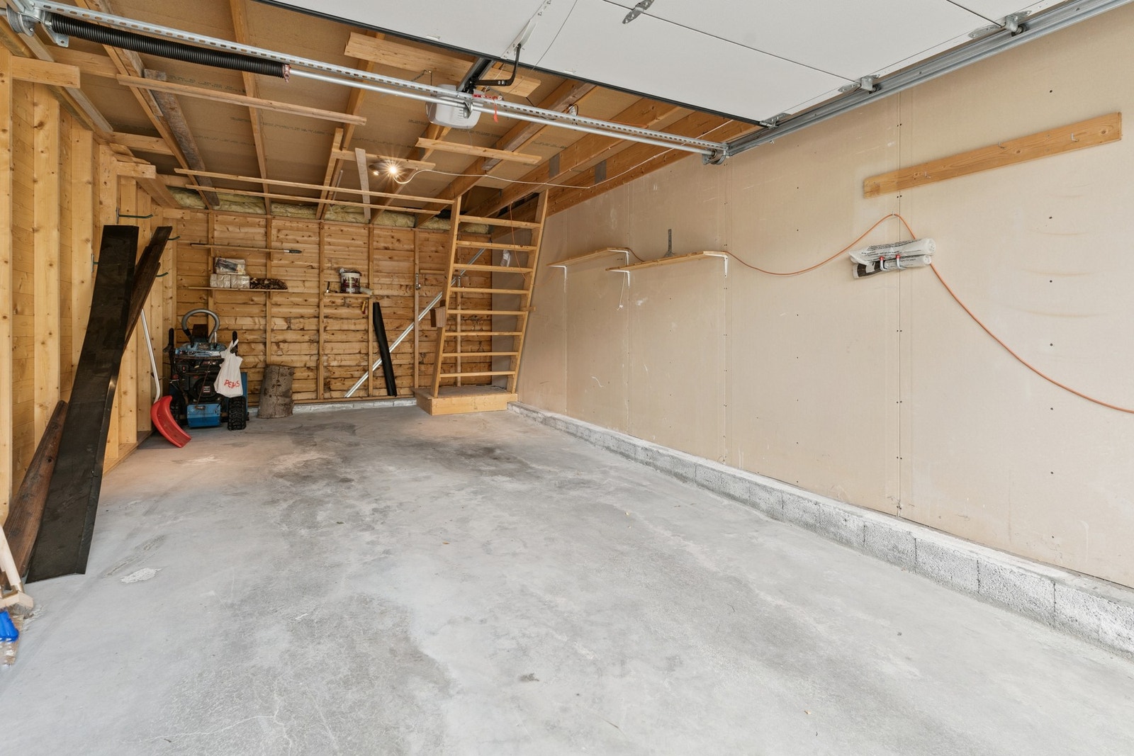 Garasje sikrer behagelig parkering. Galleribilde