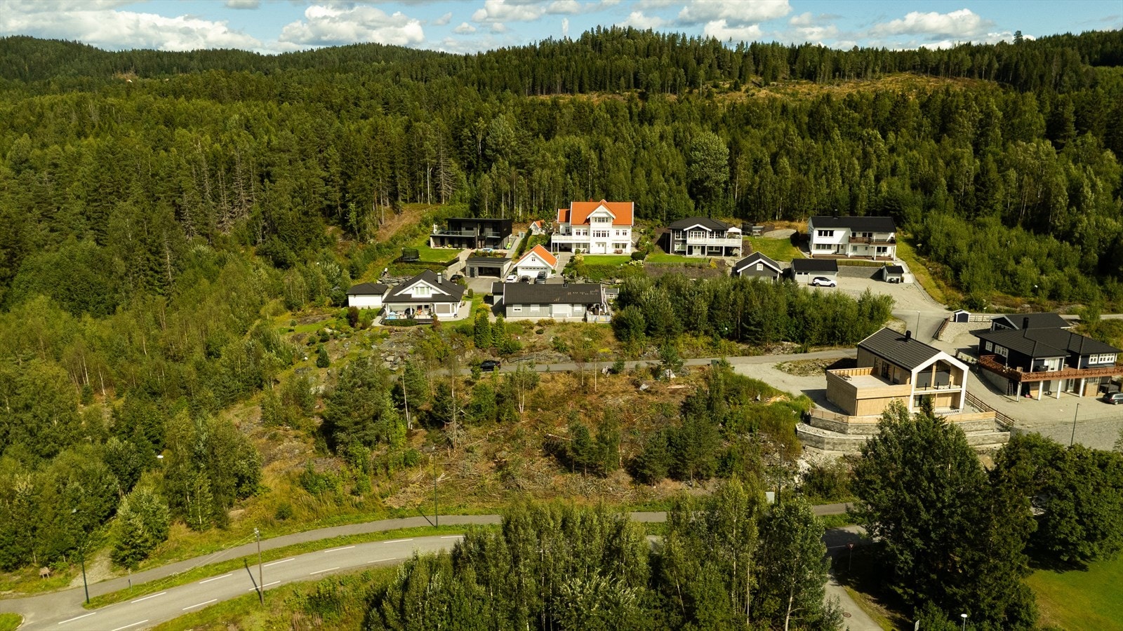 Flott landskap rundt eiendommen. Galleribilde