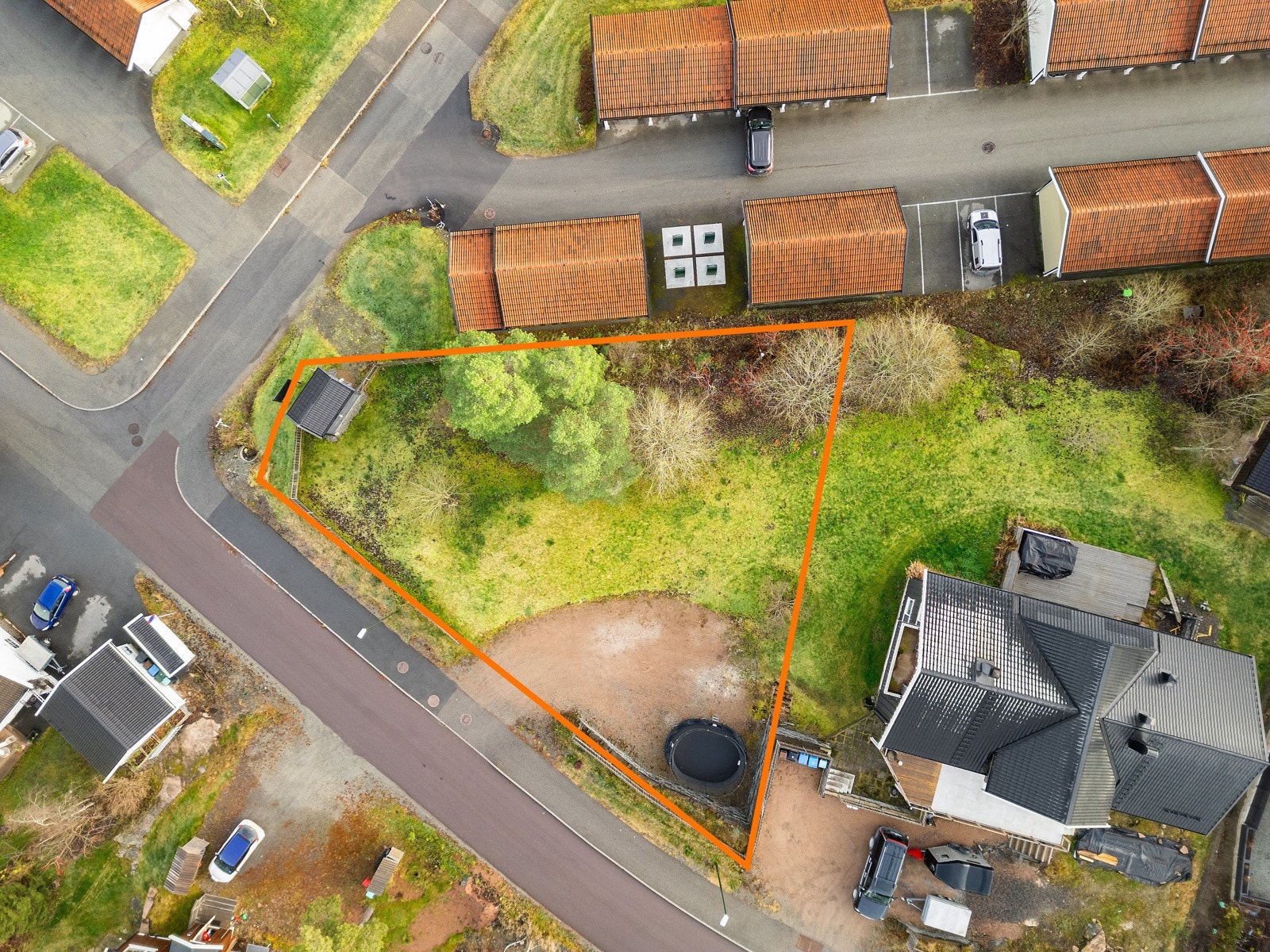 Omrisse av tomten er omtrentlig. Se vedlagte kart fra Asker kommune i salgsoppgaven. Galleribilde